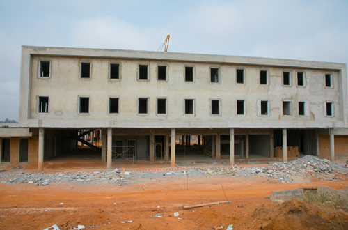 Construction en cours de quatre coles de l´Institut National de Formation Judiciaire(INFJ)  Yamoussokro